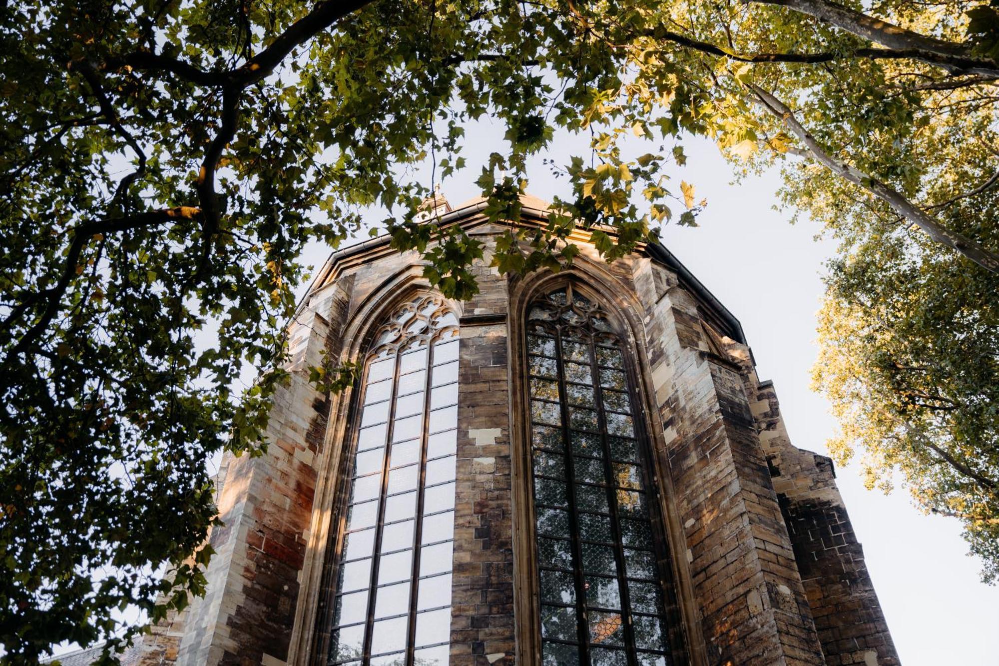 Kruisherenhotel Maastricht - Oostwegel Collection, Member Of Design Hotels Ngoại thất bức ảnh The east window of St Mary's Church