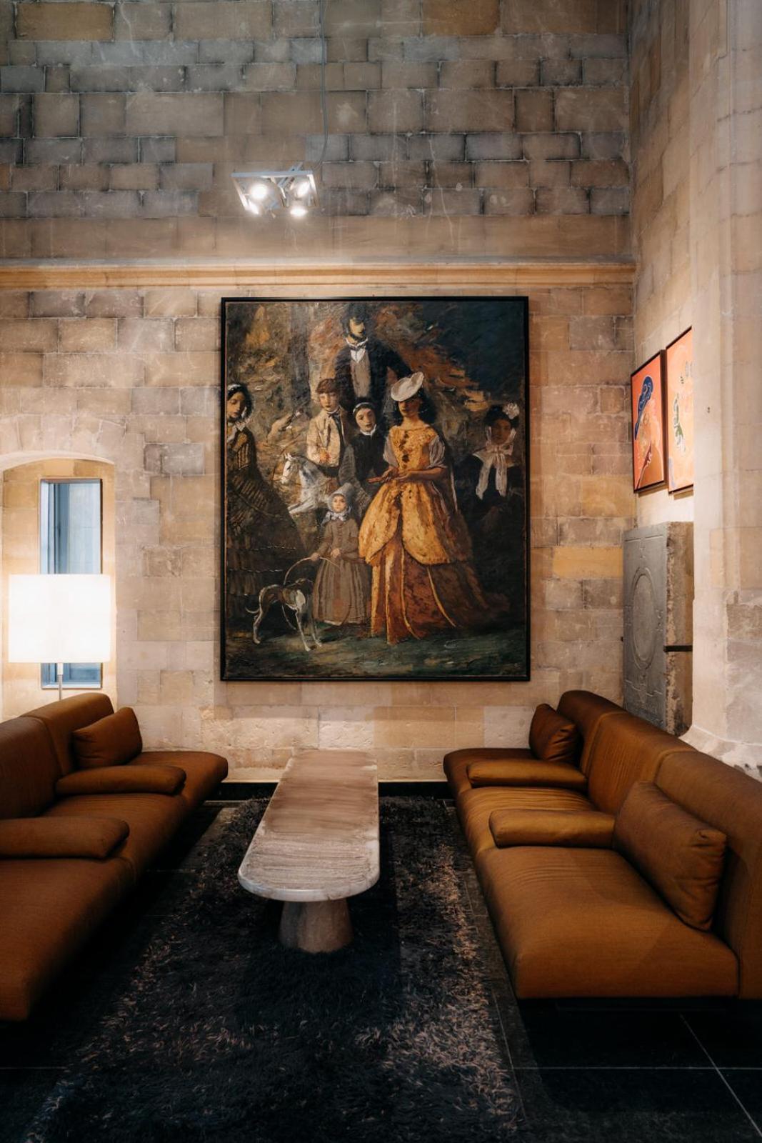 Kruisherenhotel Maastricht - Oostwegel Collection, Member Of Design Hotels Ngoại thất bức ảnh The painting in the interior of the hotel
