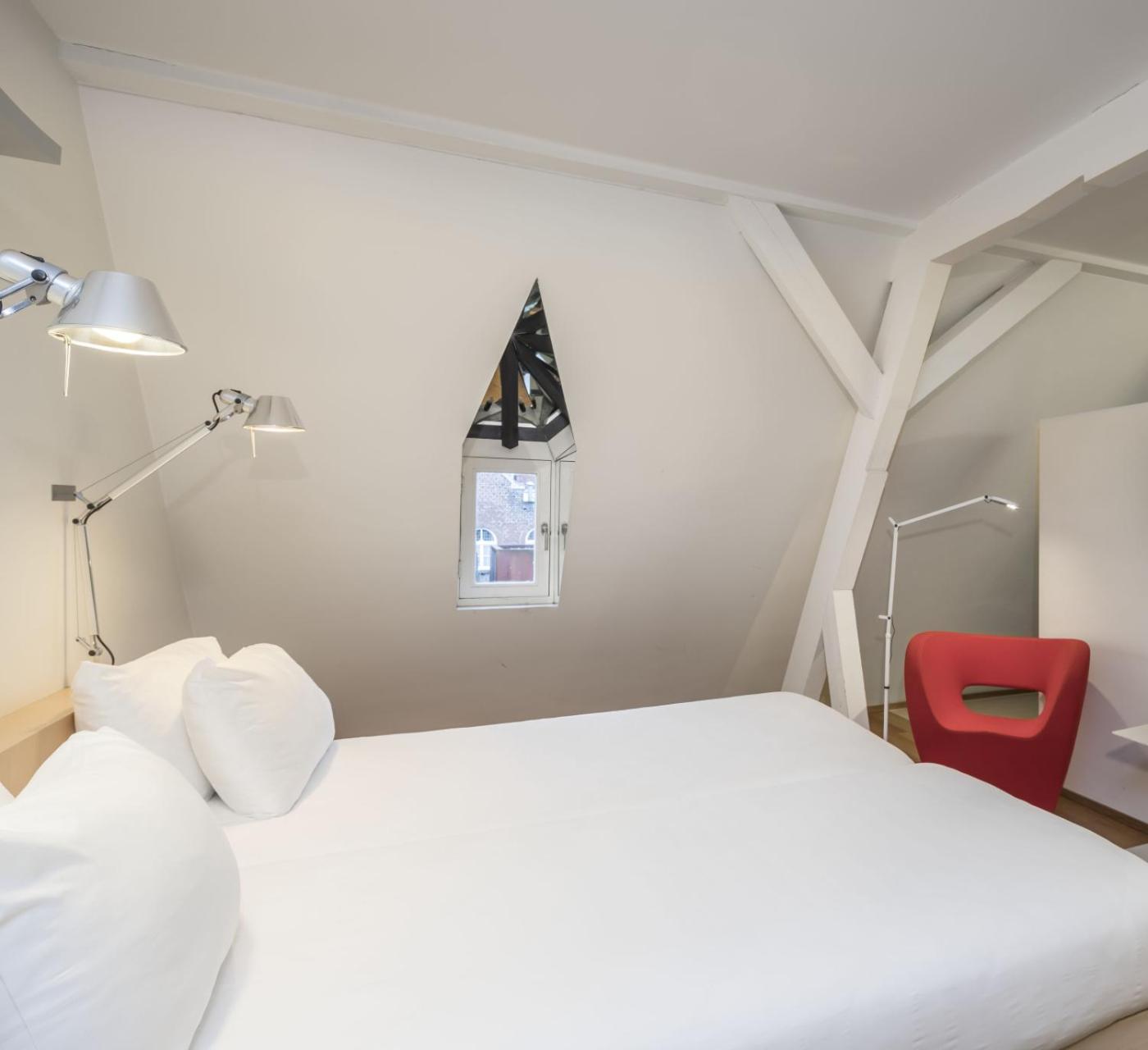 Kruisherenhotel Maastricht - Oostwegel Collection, Member Of Design Hotels Ngoại thất bức ảnh A room at the hotel