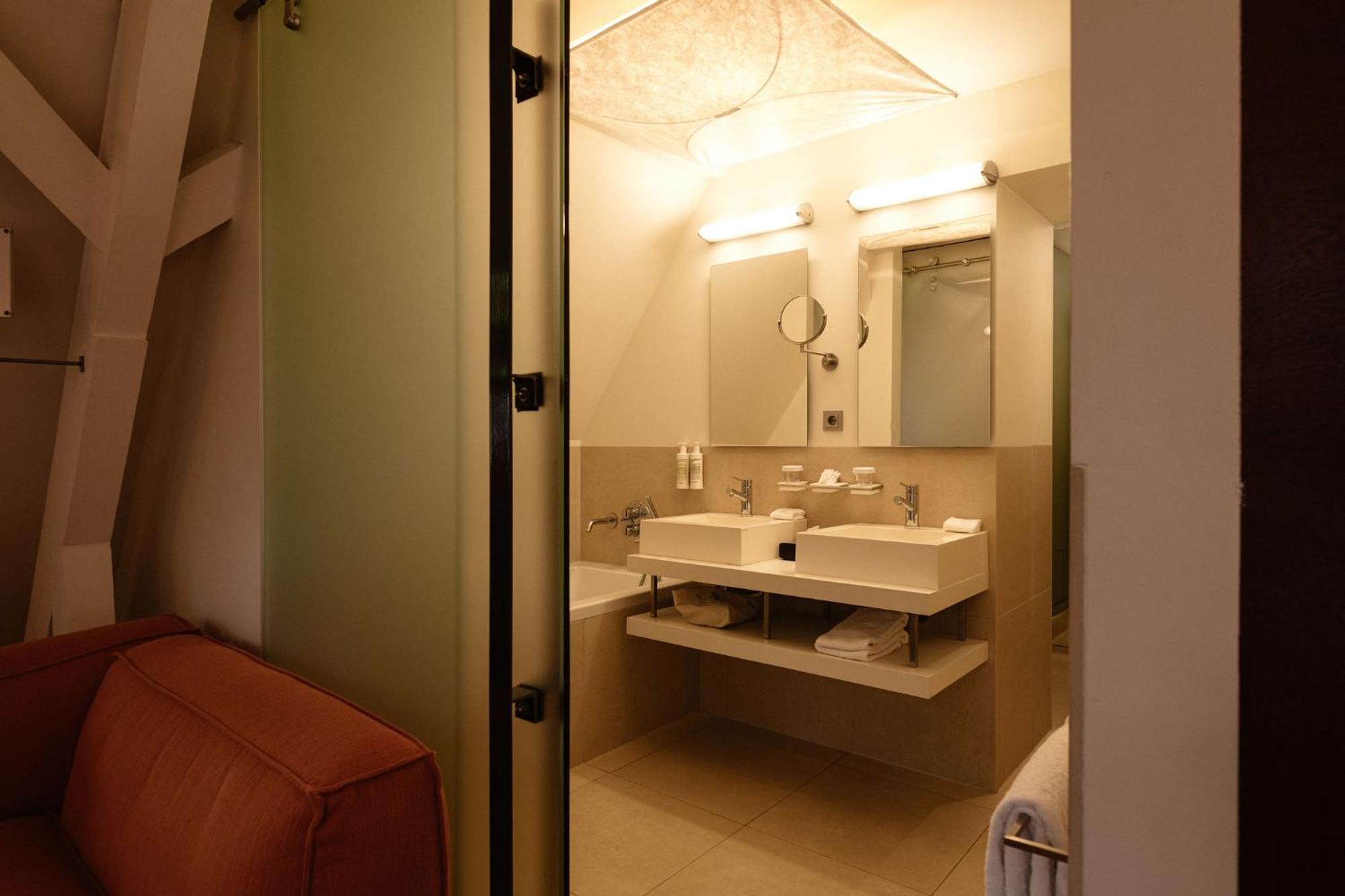Kruisherenhotel Maastricht - Oostwegel Collection, Member Of Design Hotels Phòng bức ảnh Bathroom