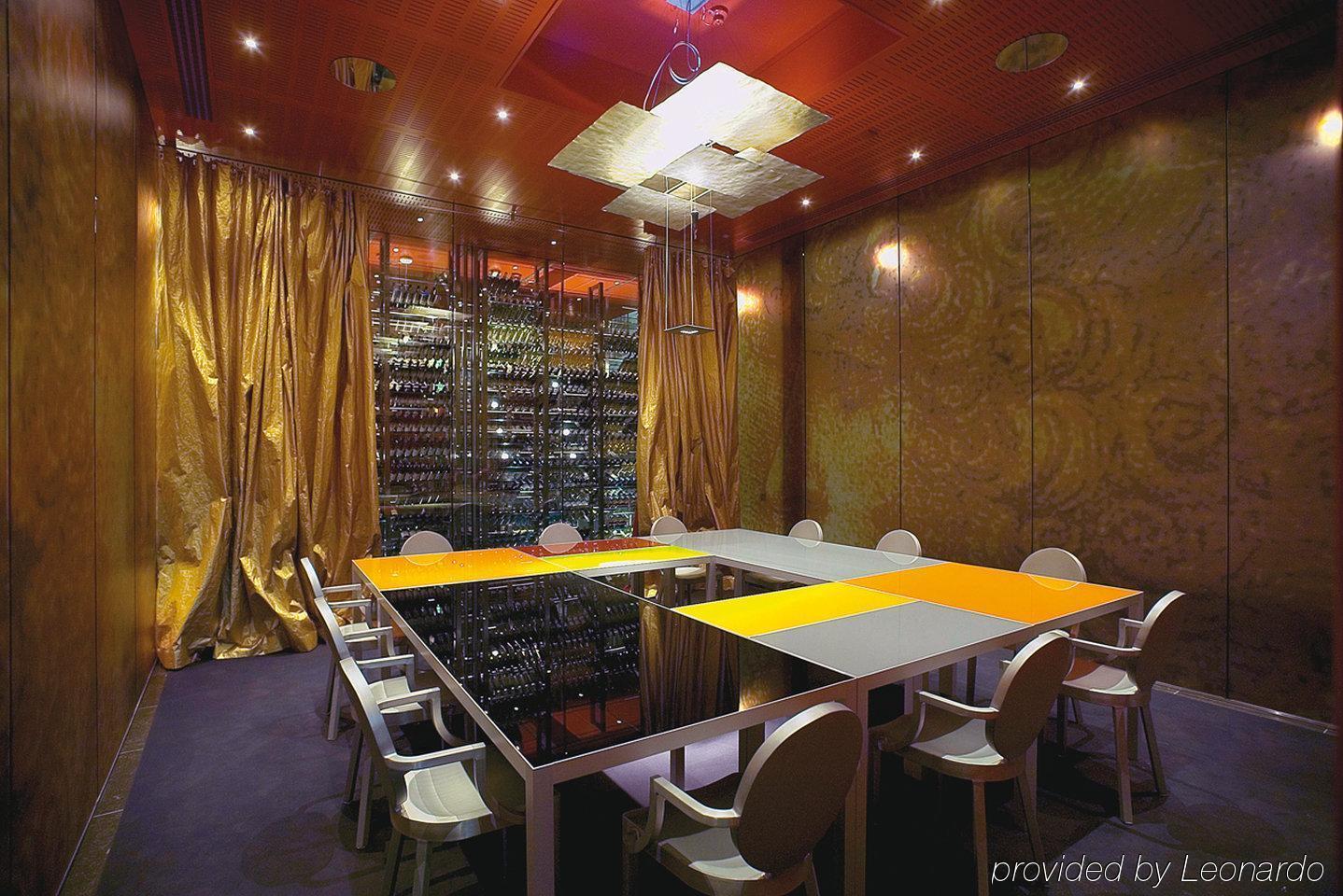 Kruisherenhotel Maastricht - Oostwegel Collection, Member Of Design Hotels Ngoại thất bức ảnh Wine room