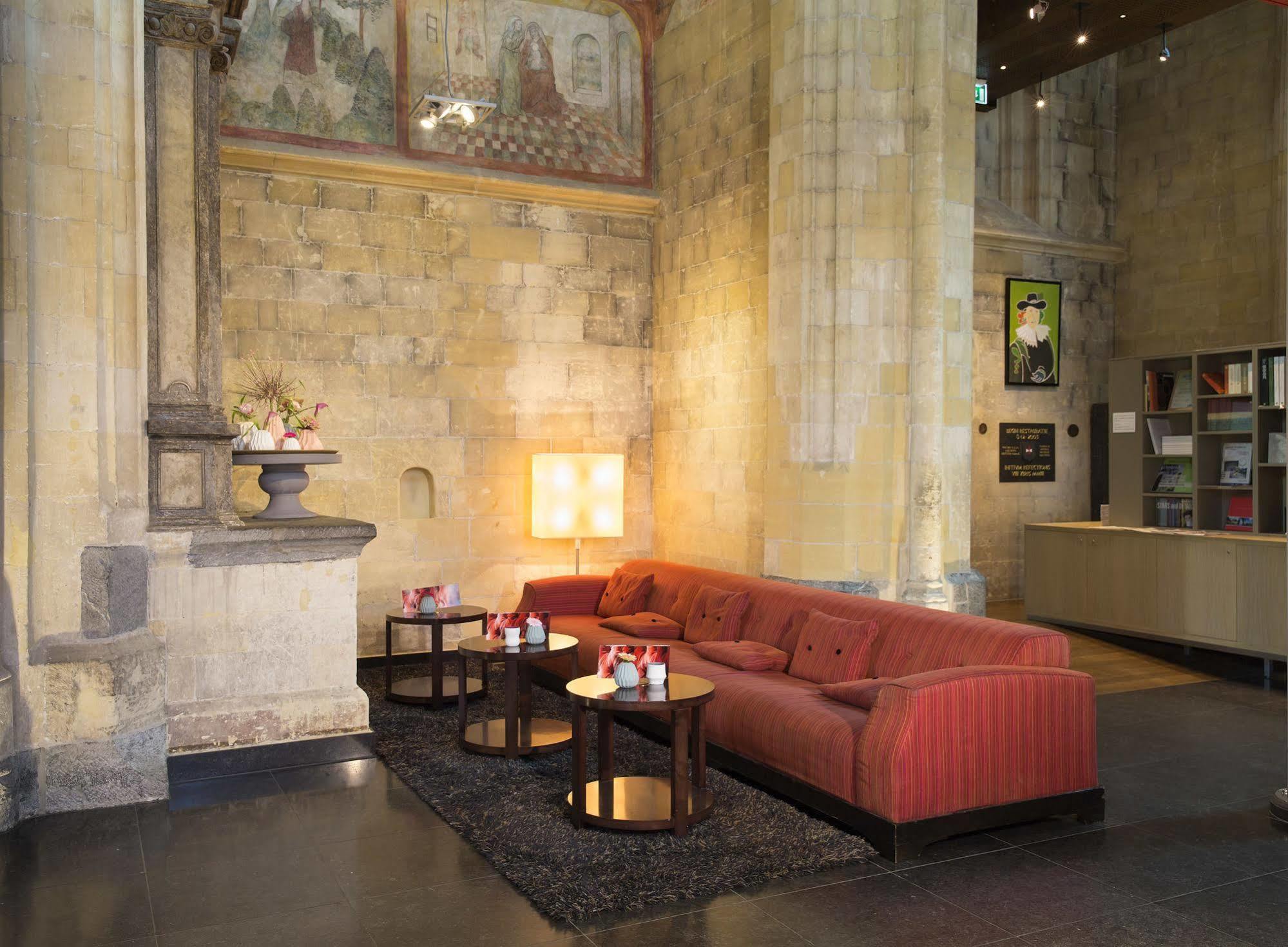 Kruisherenhotel Maastricht - Oostwegel Collection, Member Of Design Hotels Ngoại thất bức ảnh The interior of the museum
